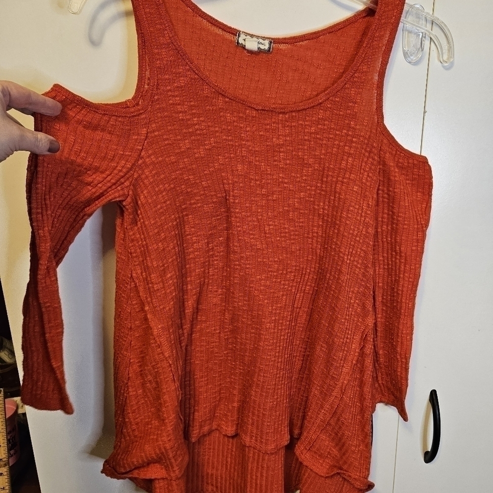 Eyeshadow Women's Size Small Cold Shoulder Top Red Ribbed